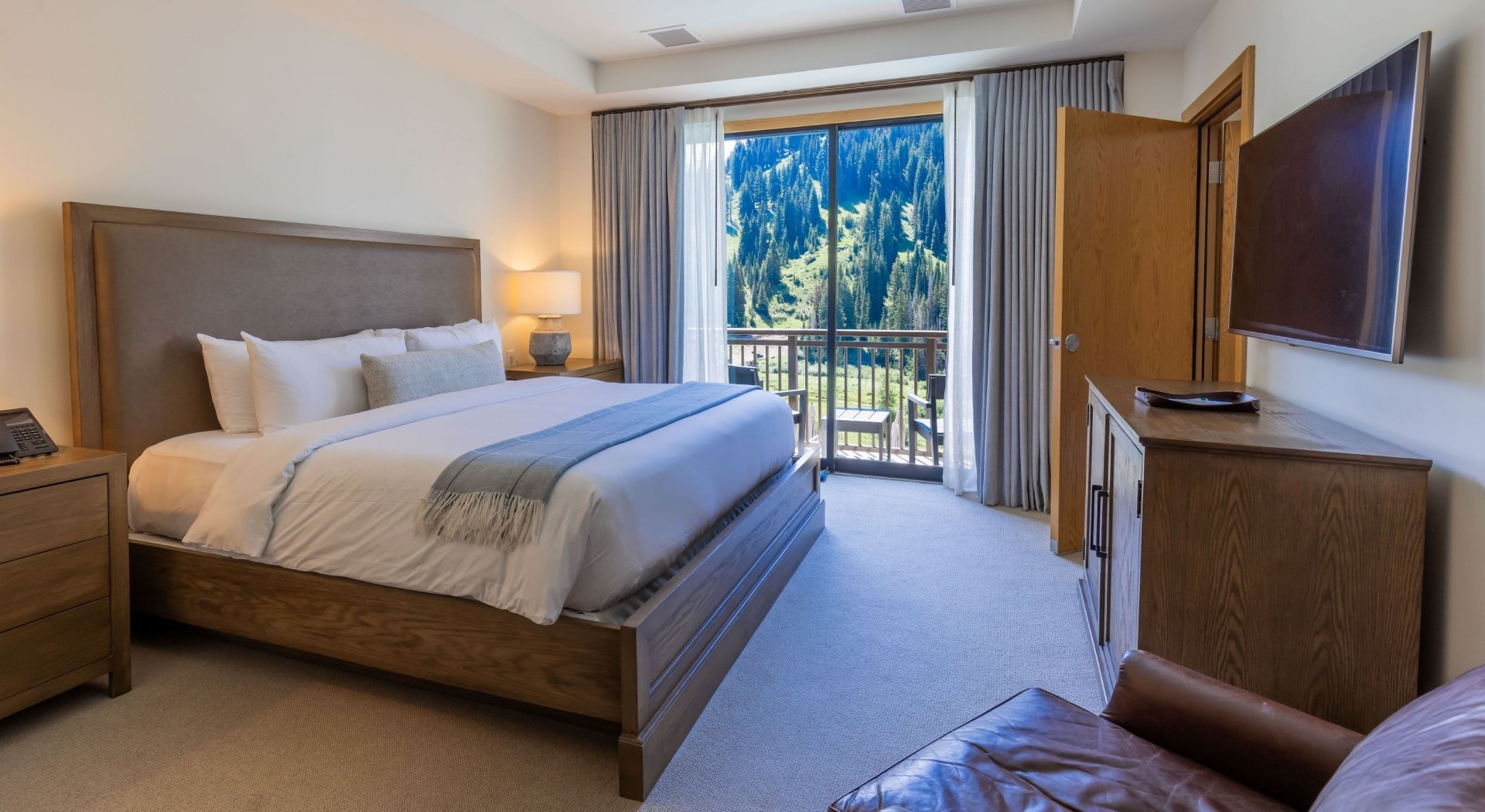 Slopeside Suite | Snowpine Lodge